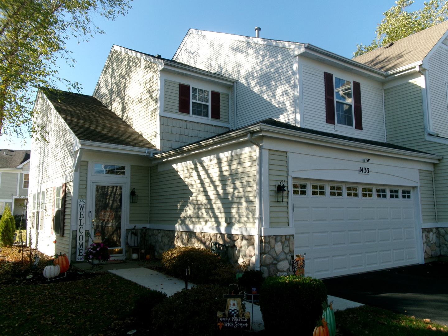 1433 White Pine Lane, Bolingbrook, IL 60490