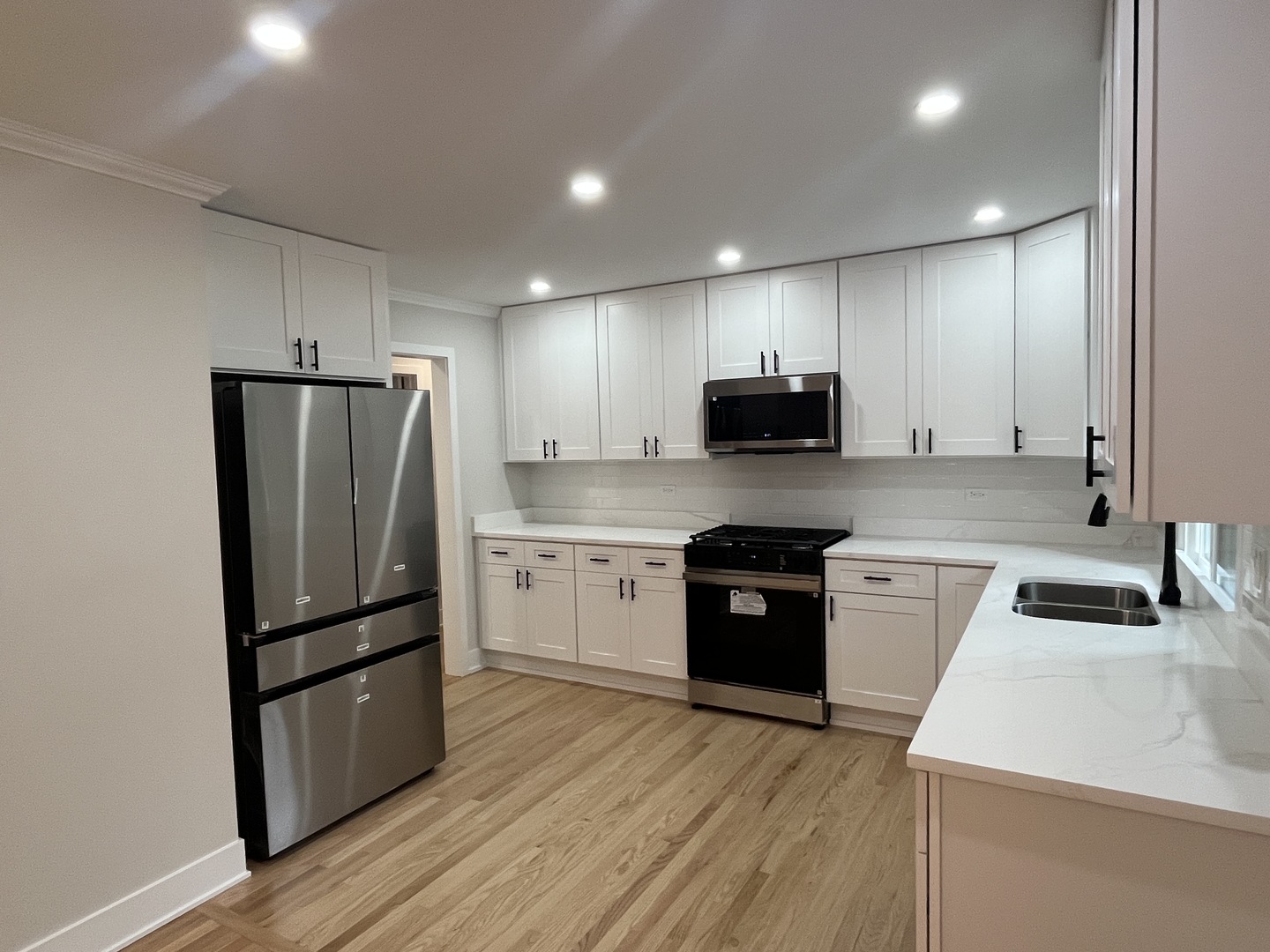 403 Burlington Avenue, Clarendon Hills, IL 60514