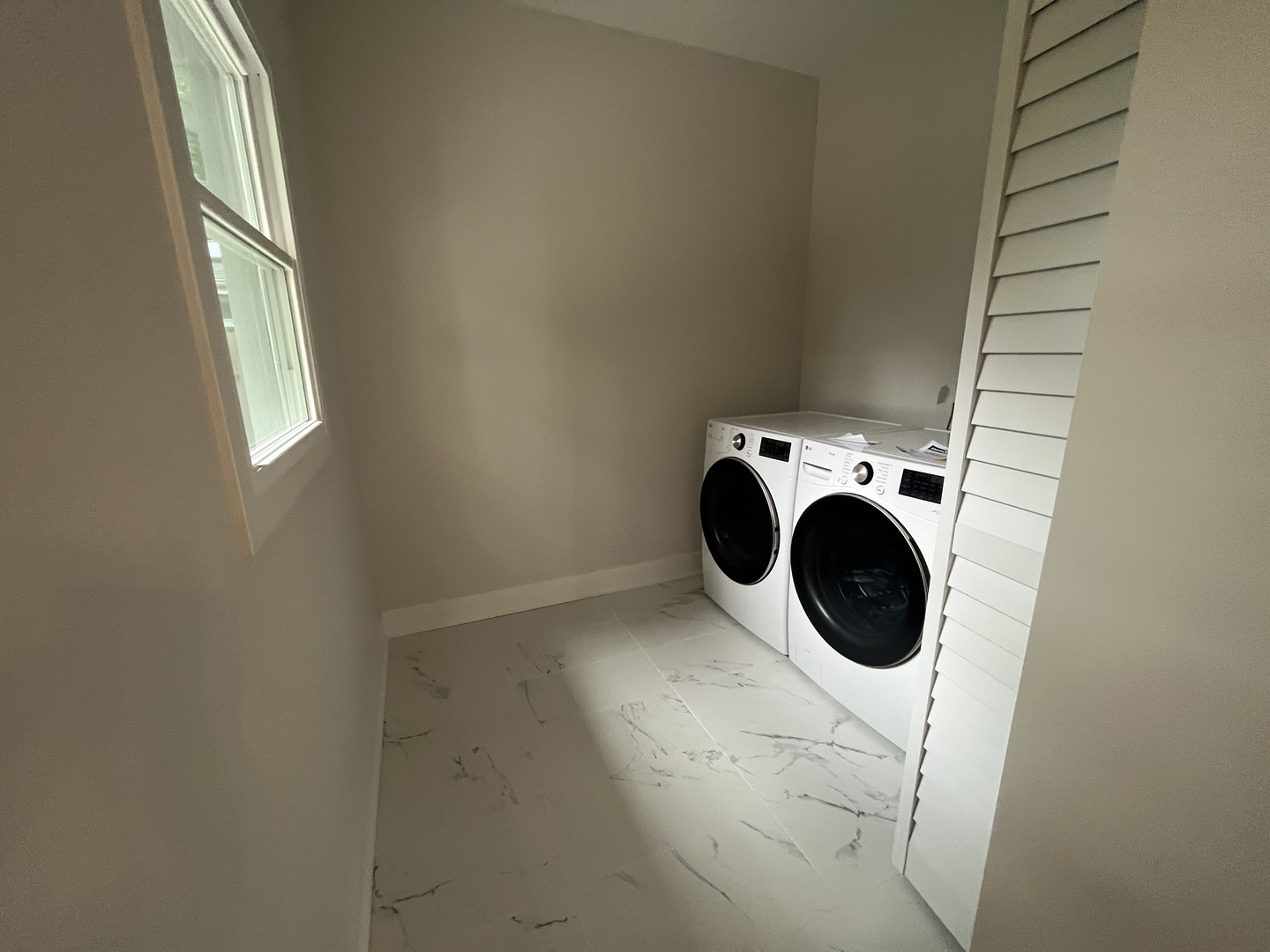 403 Burlington Avenue, Clarendon Hills, IL 60514