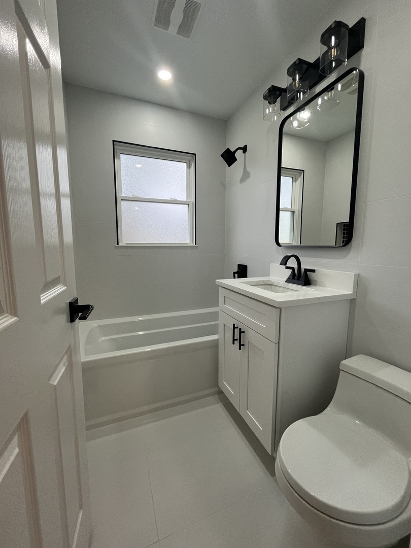 403 Burlington Avenue, Clarendon Hills, IL 60514