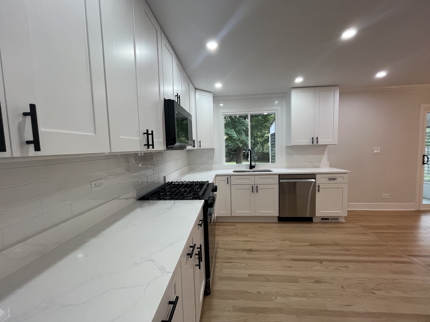 403 Burlington Avenue, Clarendon Hills, IL 60514