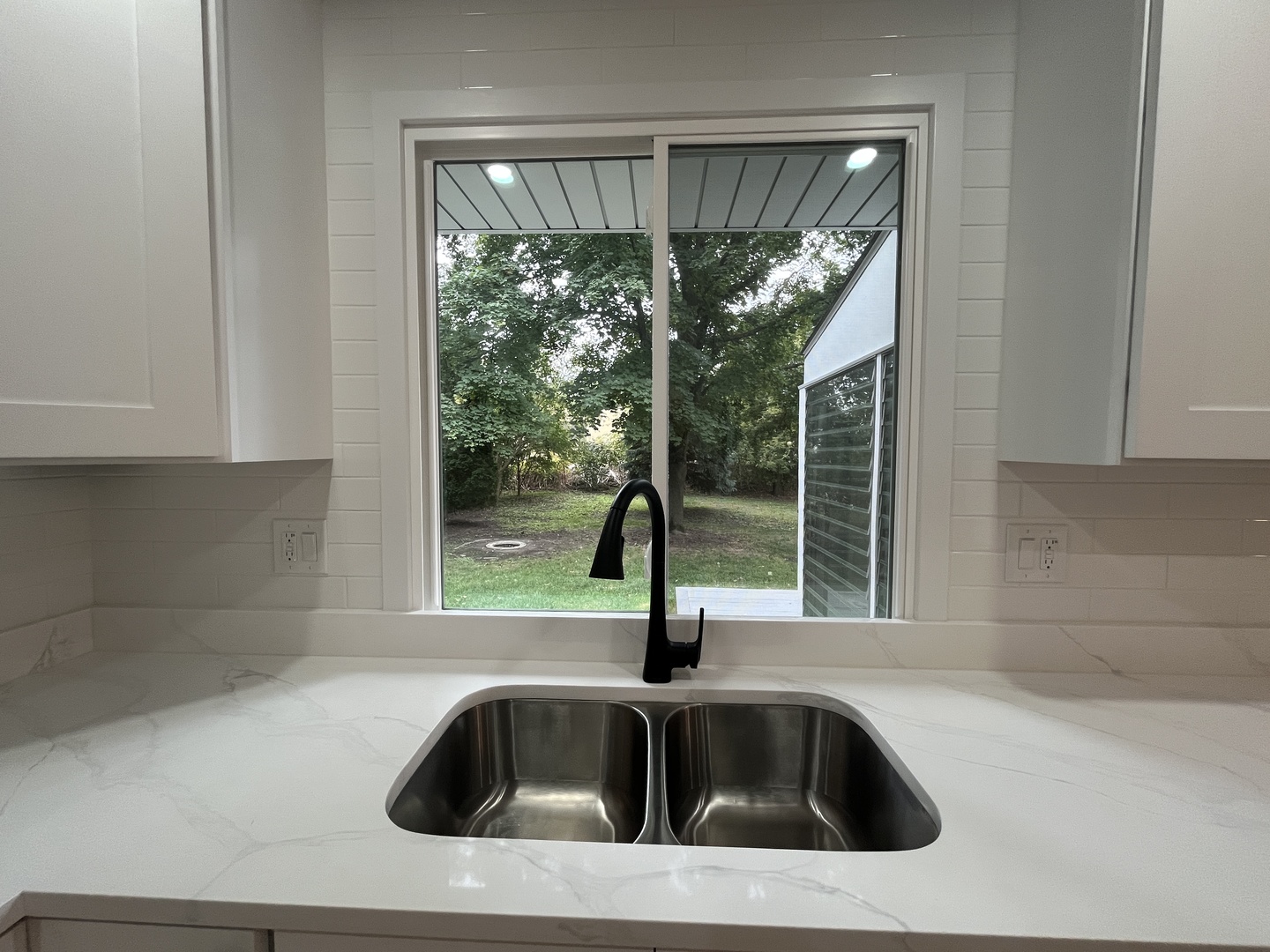 403 Burlington Avenue, Clarendon Hills, IL 60514