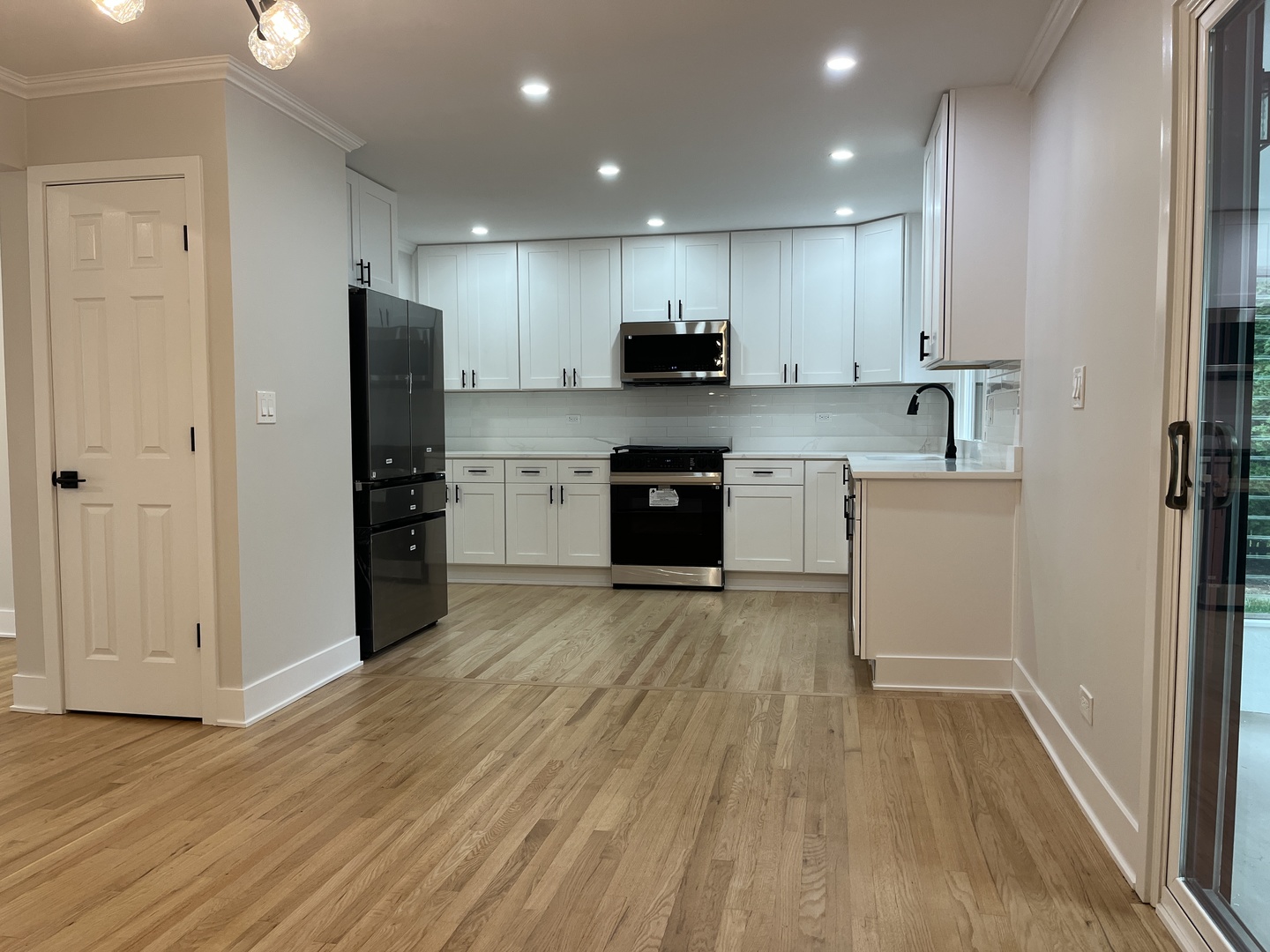 403 Burlington Avenue, Clarendon Hills, IL 60514