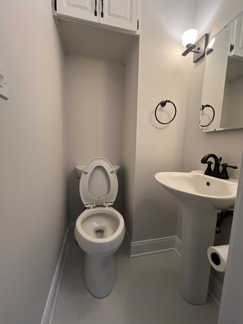 403 Burlington Avenue, Clarendon Hills, IL 60514