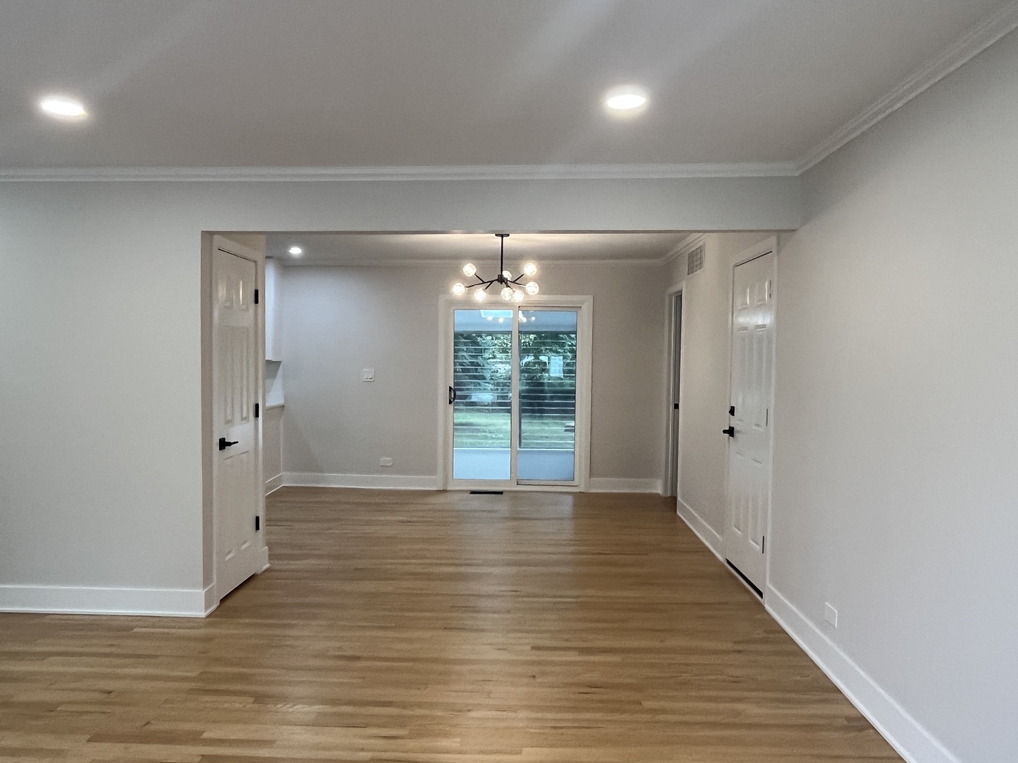 403 Burlington Avenue, Clarendon Hills, IL 60514