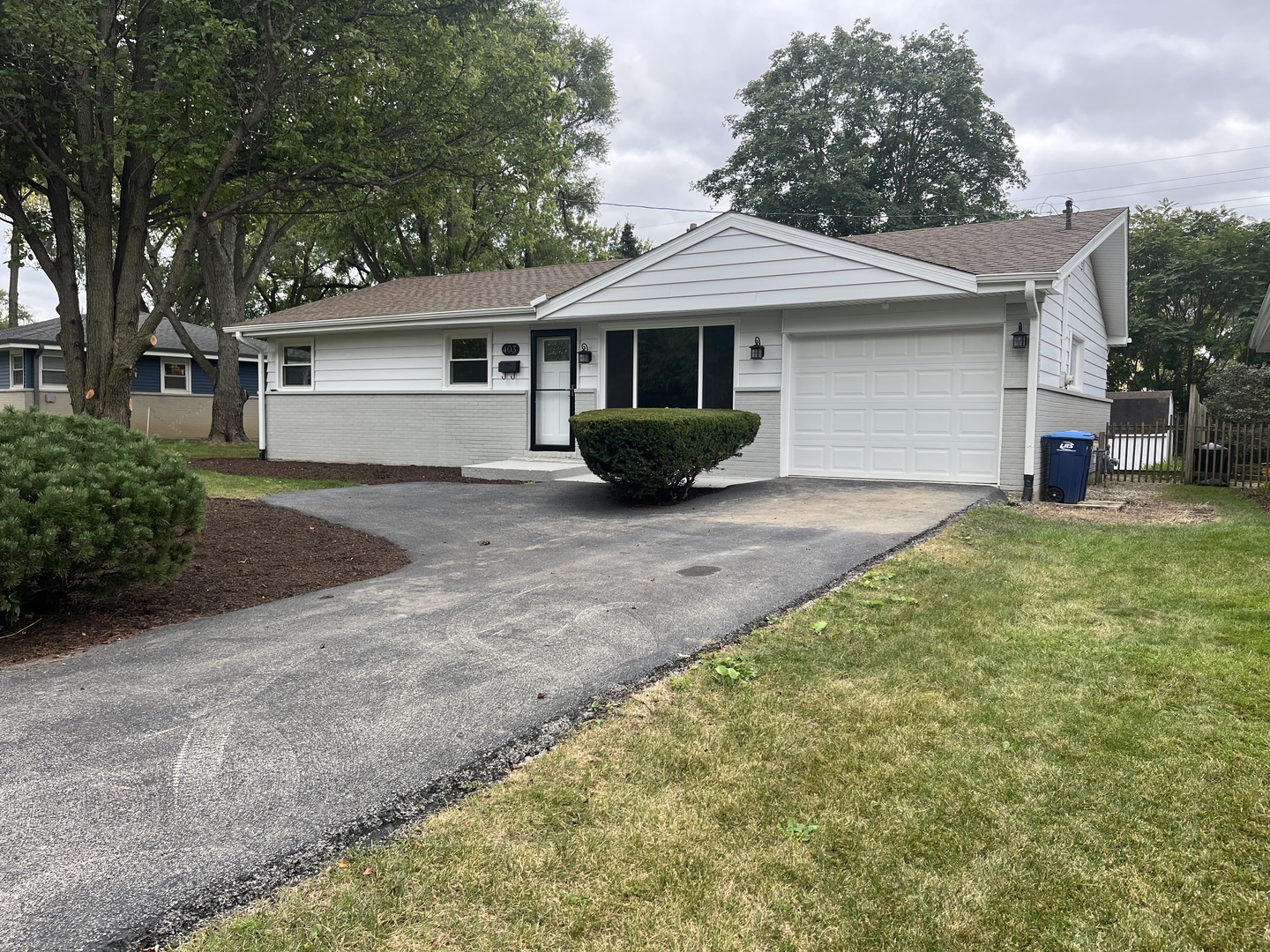 403 Burlington Avenue, Clarendon Hills, IL 60514