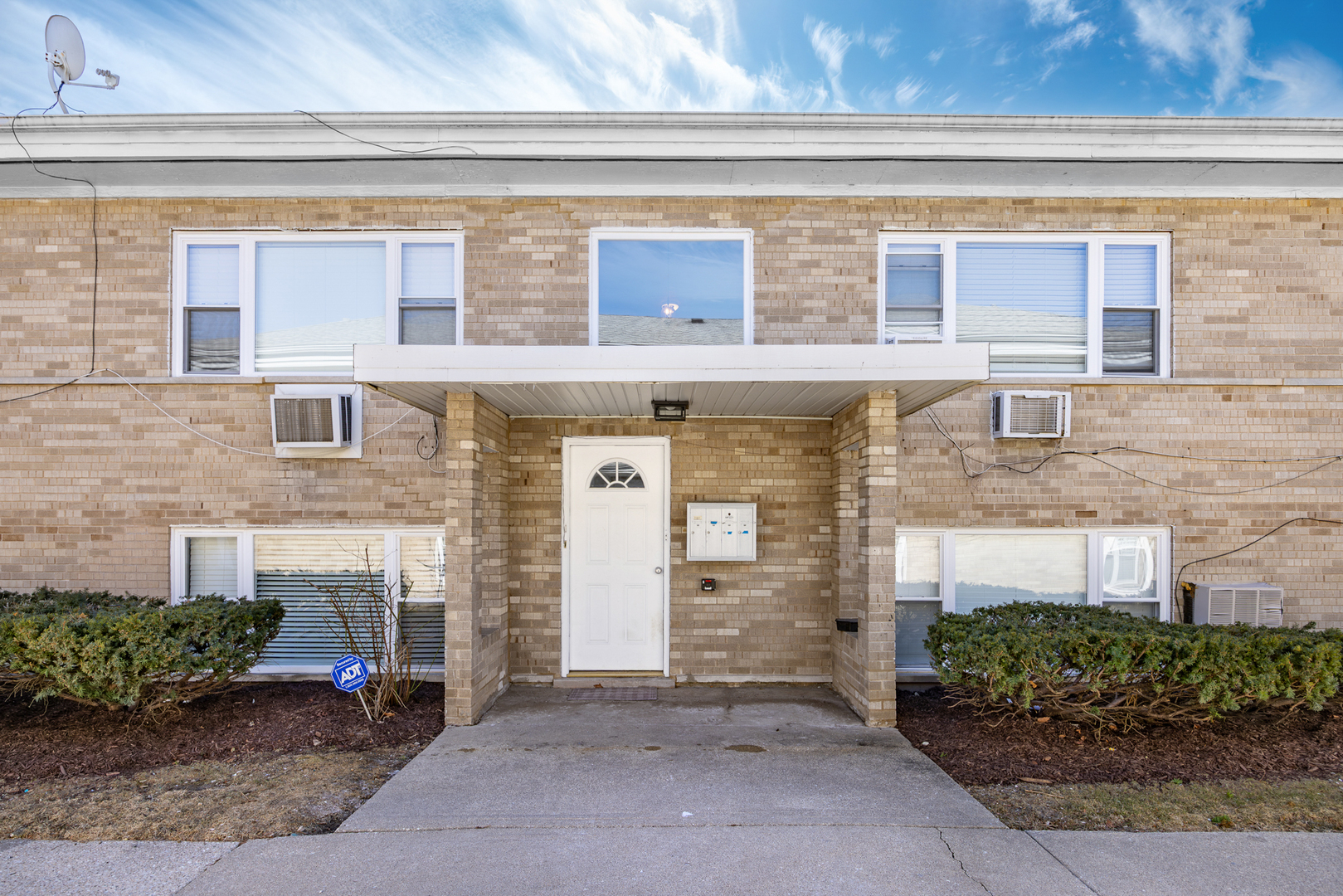 1924 S 16th Avenue, Broadview, IL 60155