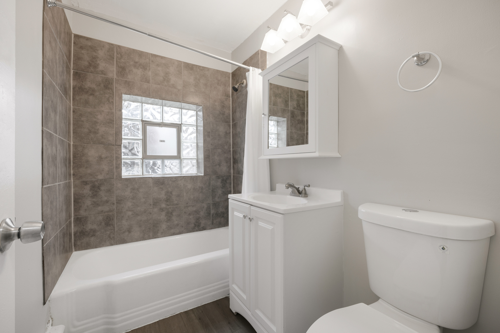 1924 S 16th Avenue, Broadview, IL 60155