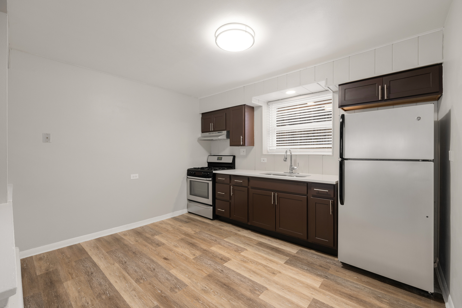 1924 S 16th Avenue, Broadview, IL 60155