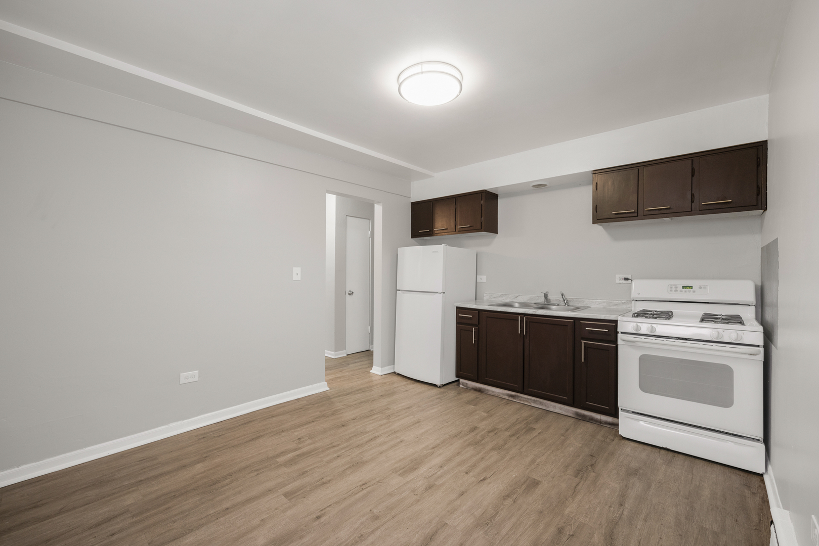 1924 S 16th Avenue, Broadview, IL 60155