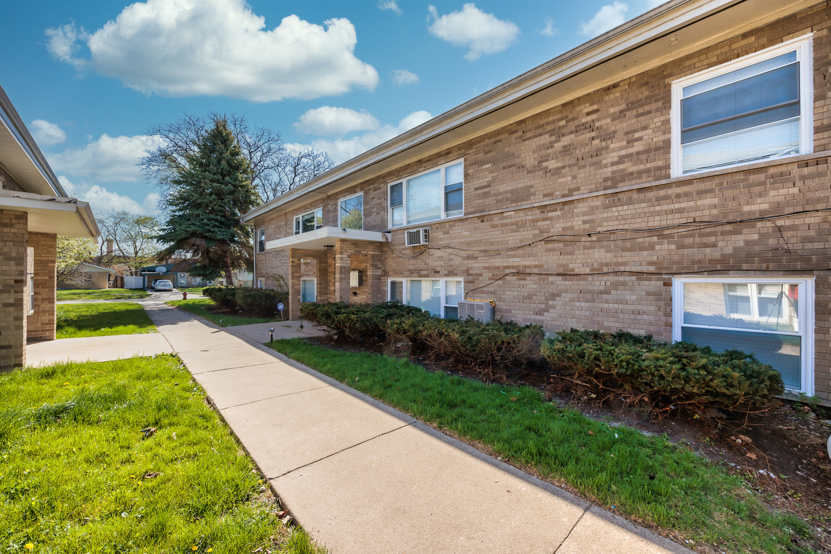 1924 S 16th Avenue, Broadview, IL 60155