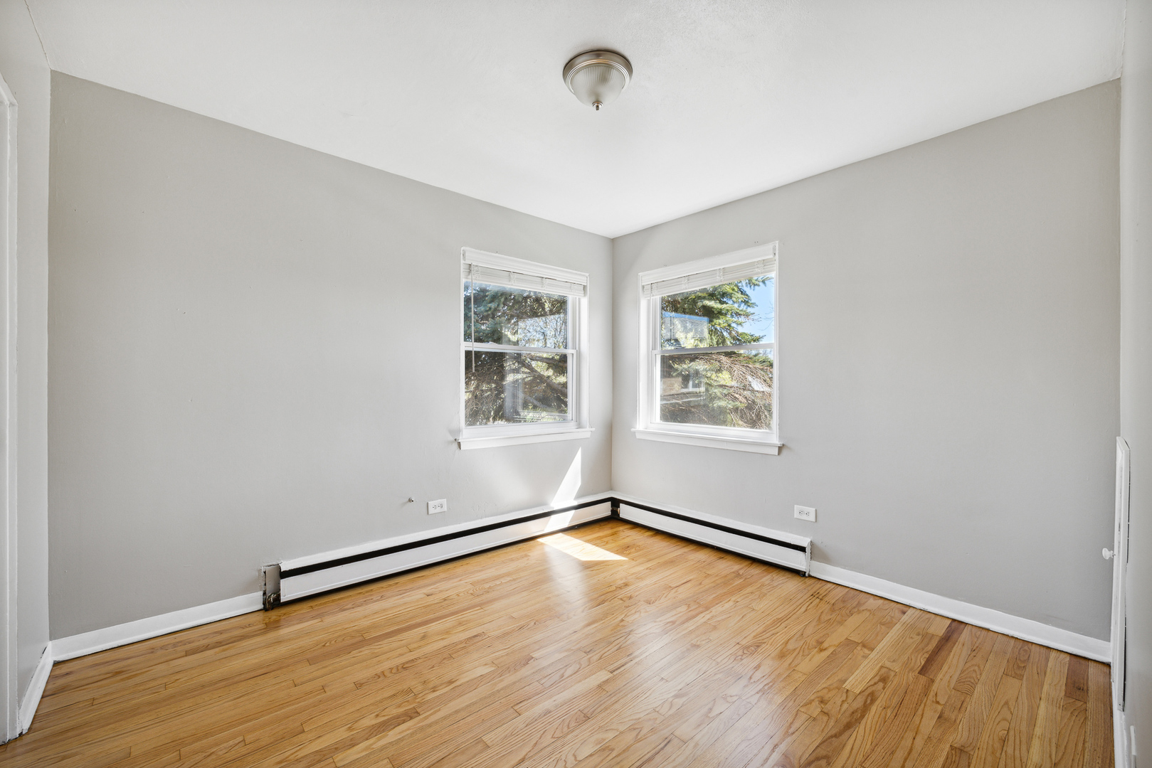 1924 S 16th Avenue, Broadview, IL 60155