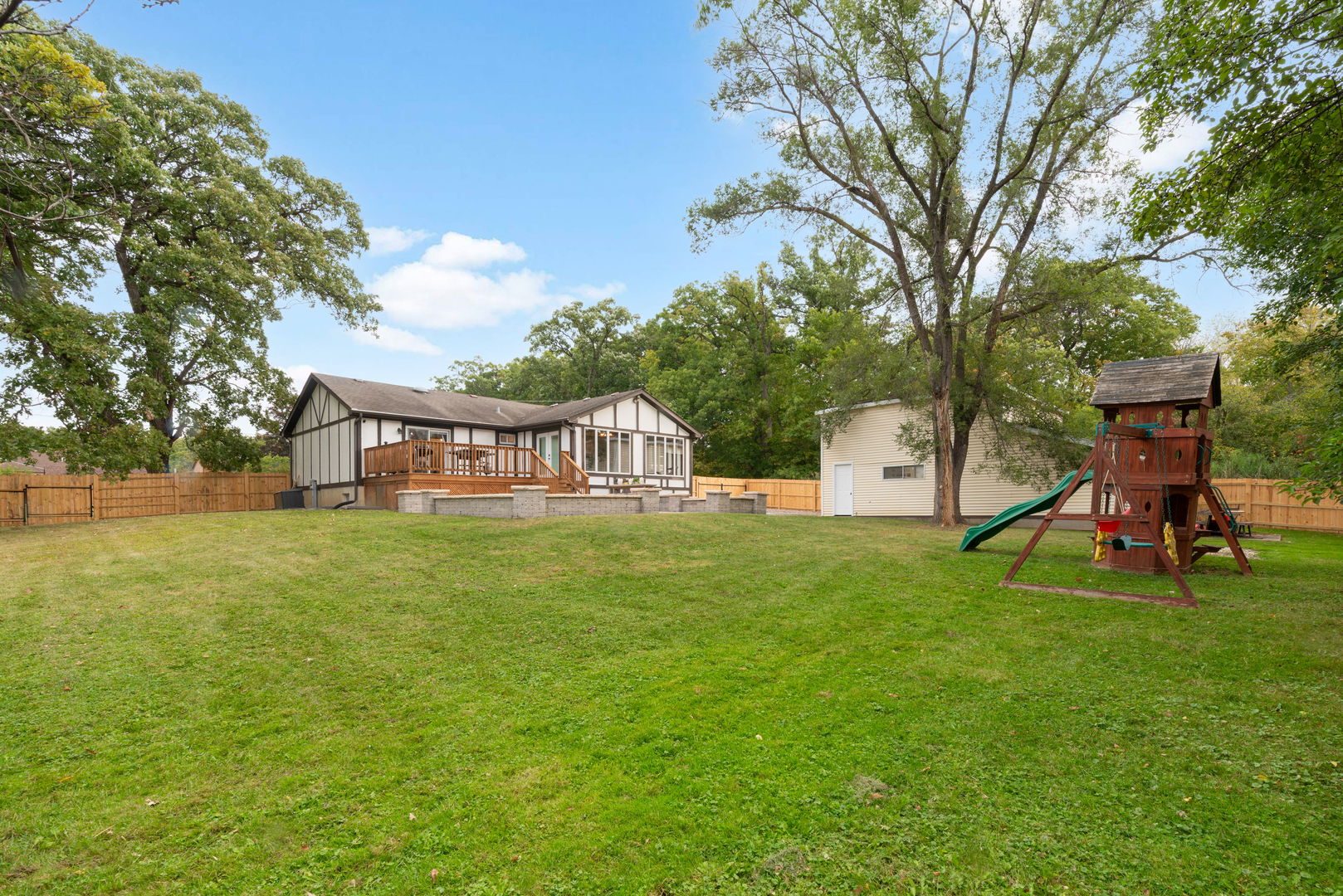 17W201 Red Oak Avenue, Addison, IL 60101