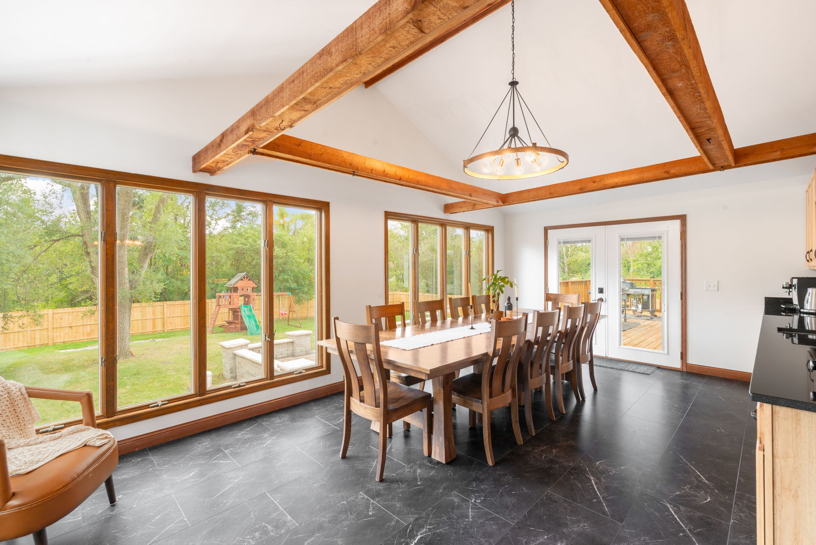17W201 Red Oak Avenue, Addison, IL 60101