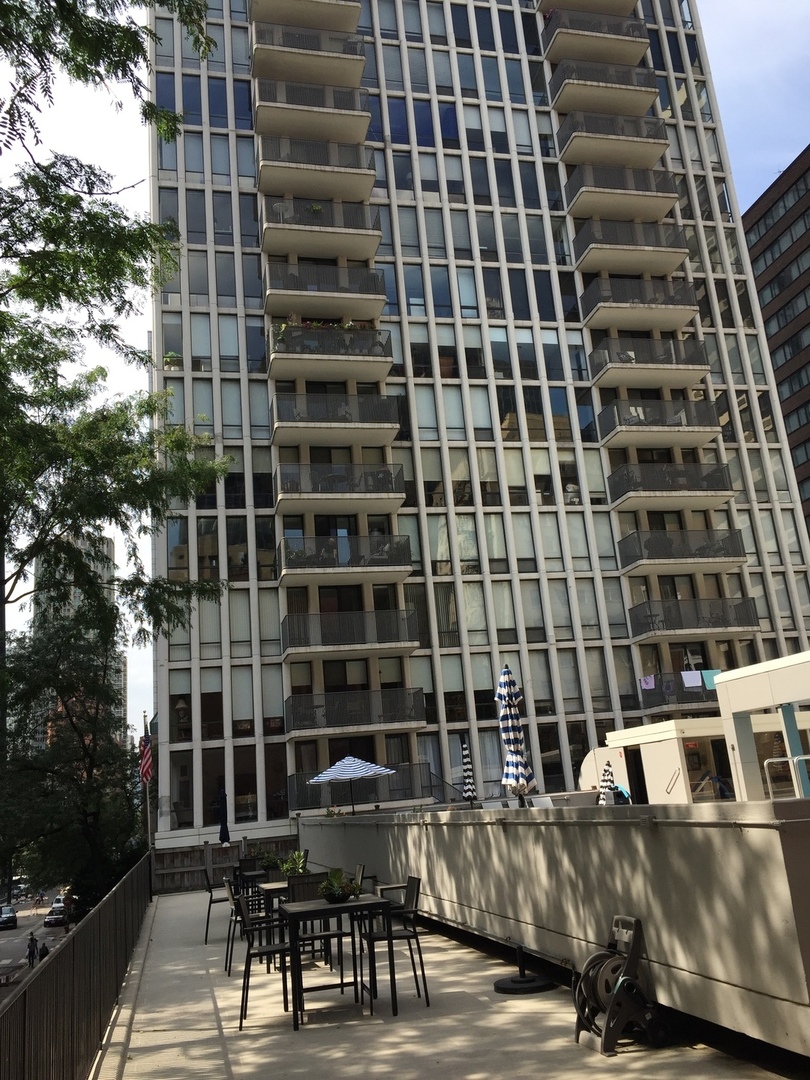 200 E Delaware Place #5D, Chicago, IL 60611