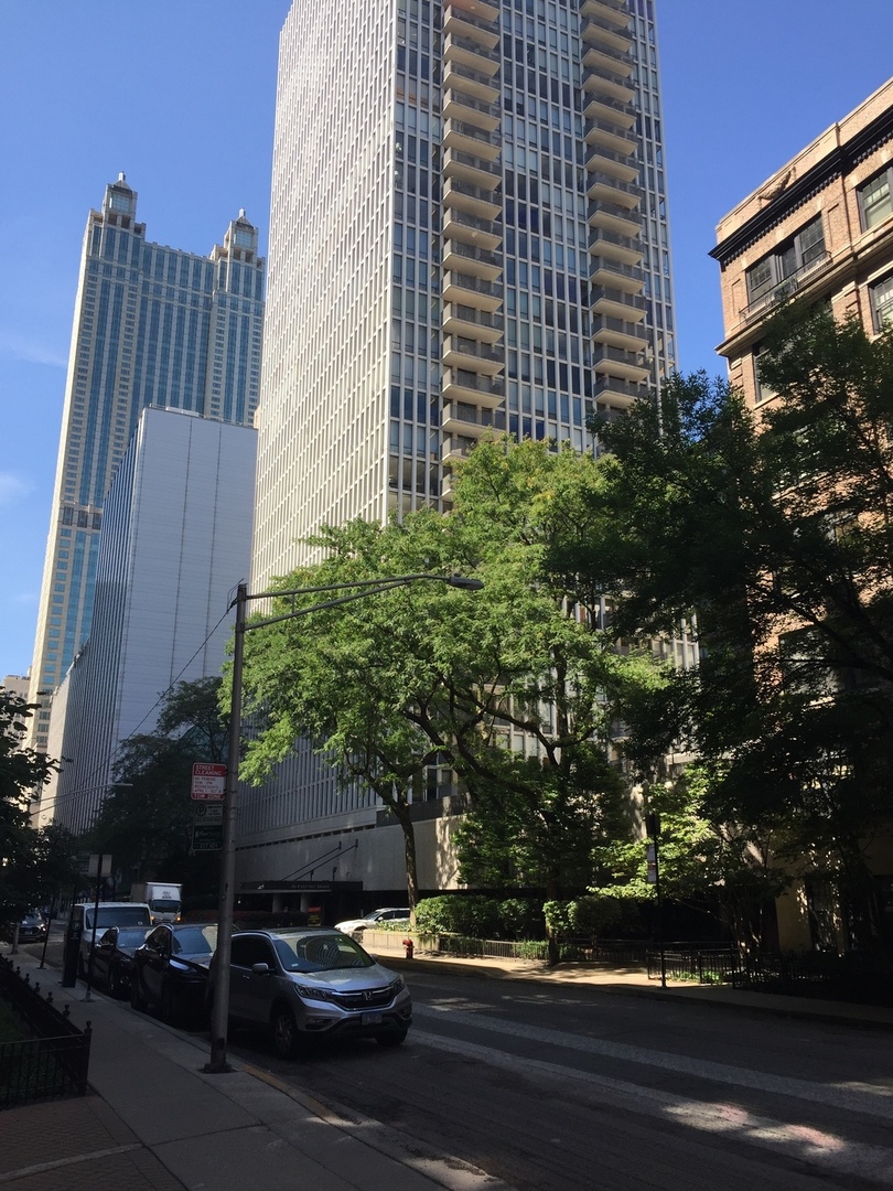 200 E Delaware Place #5D, Chicago, IL 60611