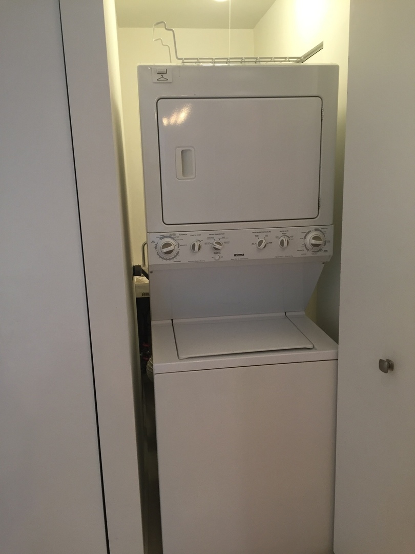 200 E Delaware Place #5D, Chicago, IL 60611