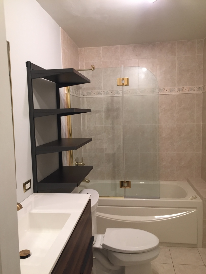 200 E Delaware Place #5D, Chicago, IL 60611