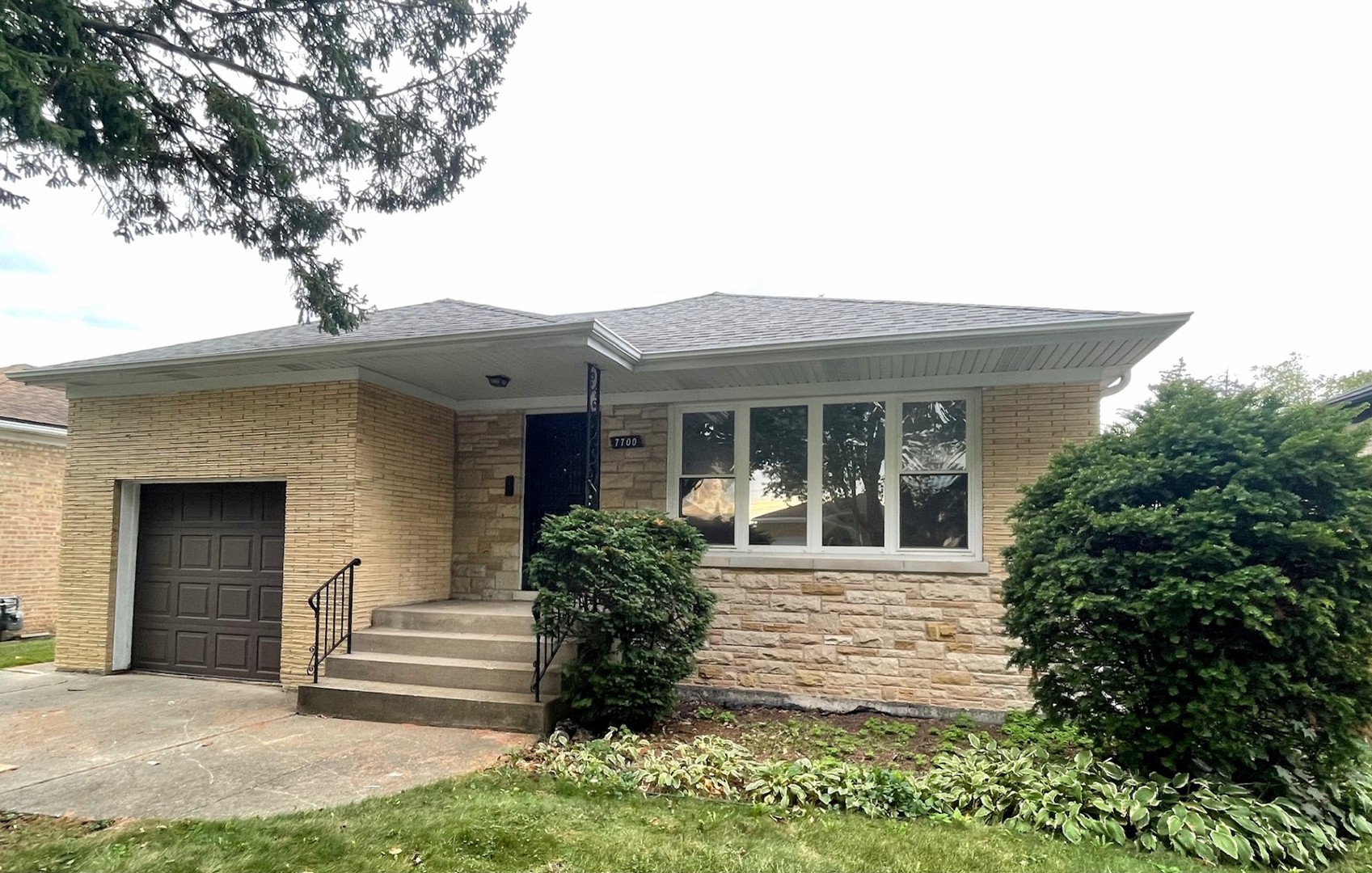 7700 N Neva Avenue, Niles, IL 60714