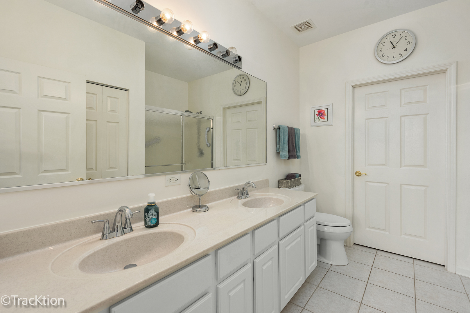 545 Woodhill Drive, Carol Stream, IL 60188