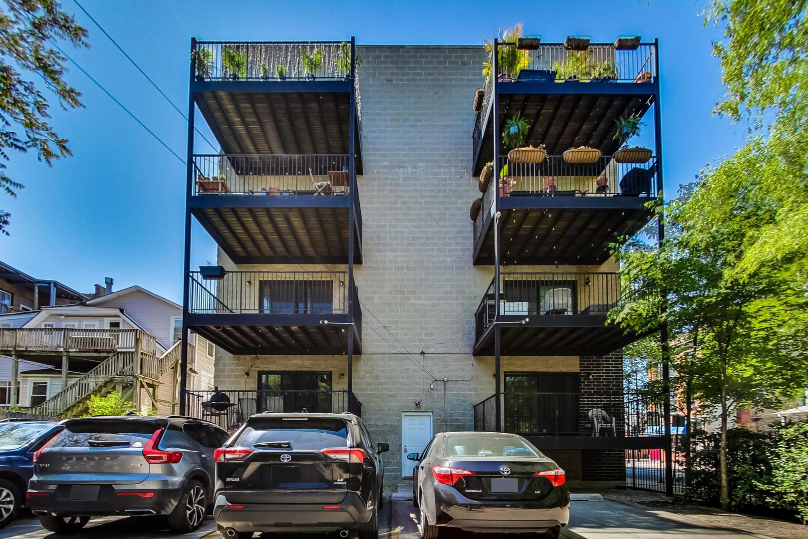 3332 W Palmer Street #1E, Chicago, IL 60647