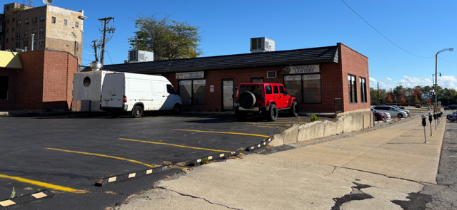 31 S County Street, Waukegan, IL 60085