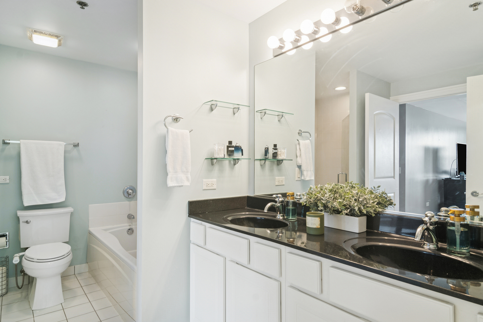 77 S Evergreen Avenue #606, Arlington Heights, IL 60005