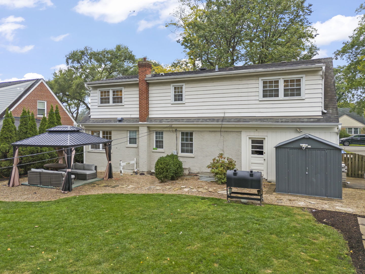 27 Indian Drive, Clarendon Hills, IL 60514