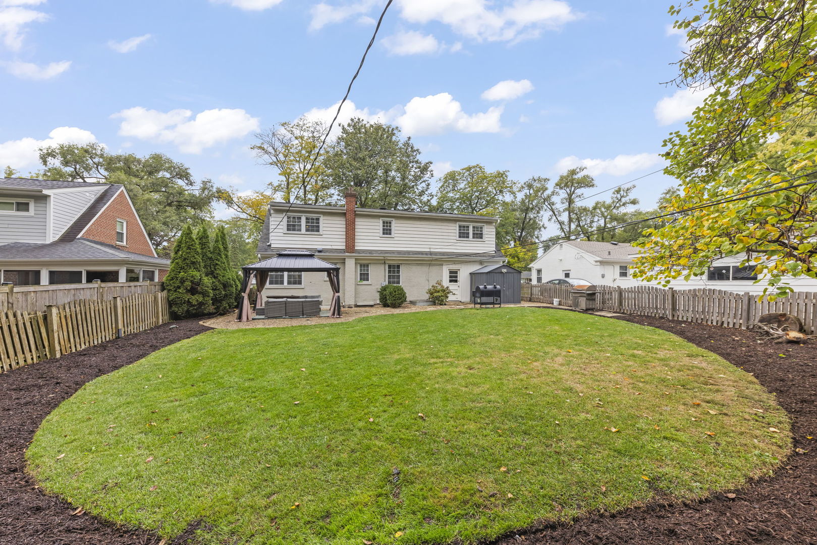 27 Indian Drive, Clarendon Hills, IL 60514