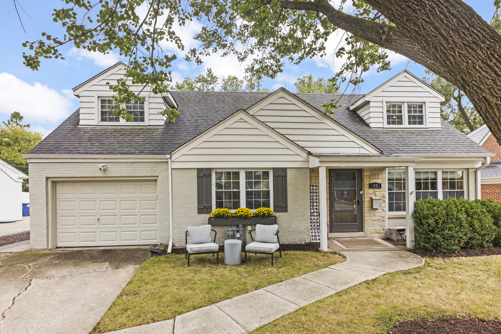 27 Indian Drive, Clarendon Hills, IL 60514