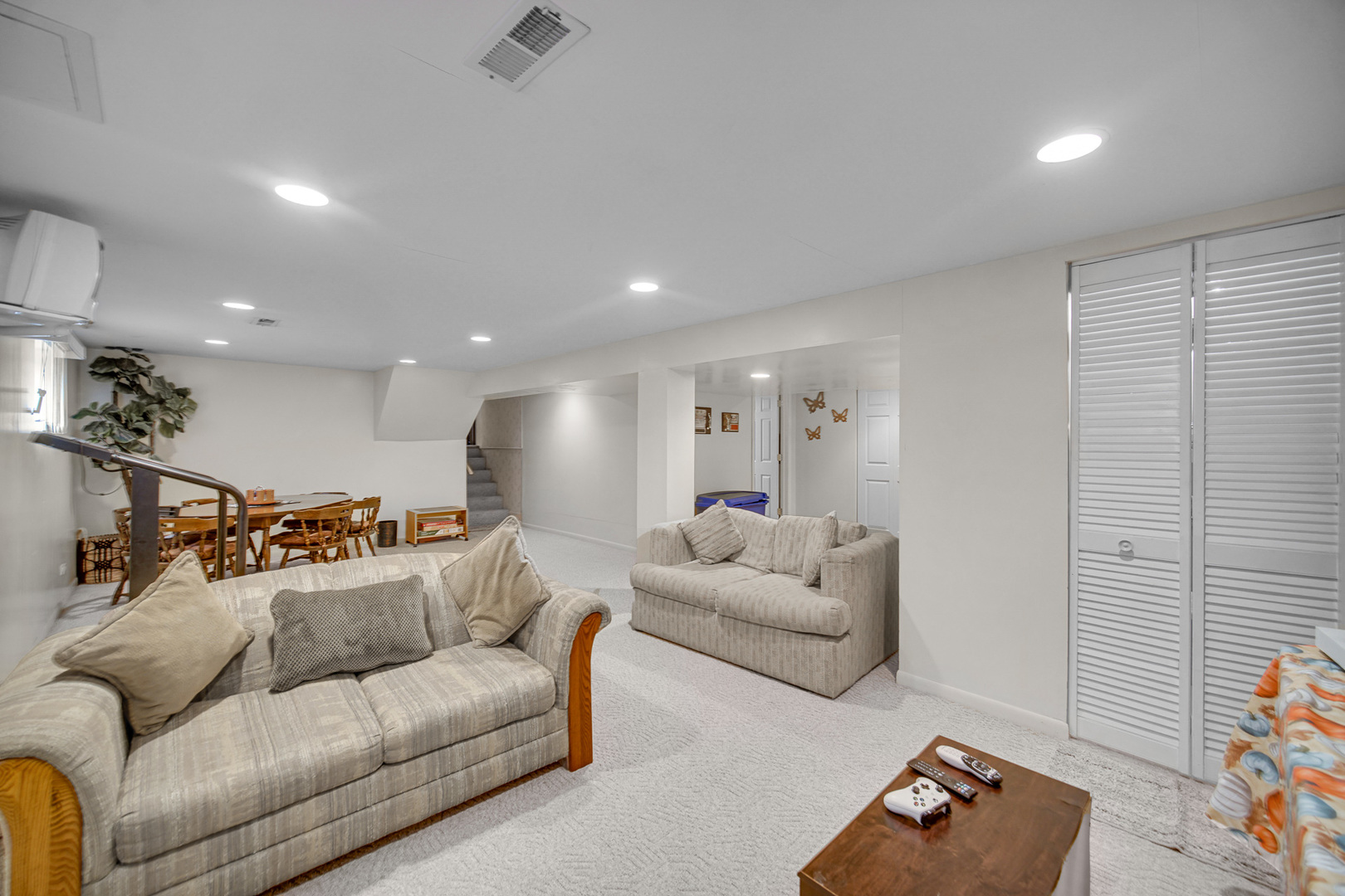 292 Juniper Drive, Wood Dale, IL 60191