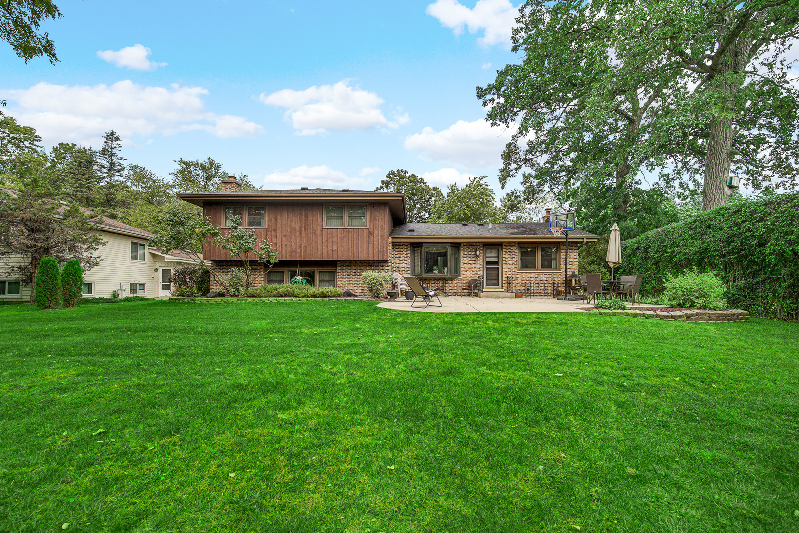 292 Juniper Drive, Wood Dale, IL 60191