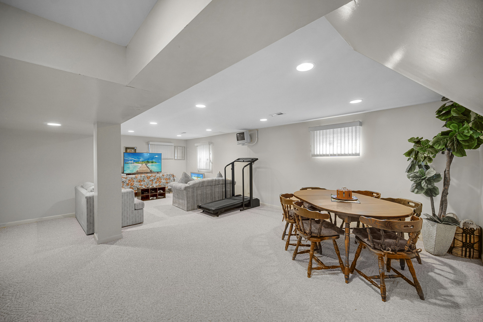 292 Juniper Drive, Wood Dale, IL 60191