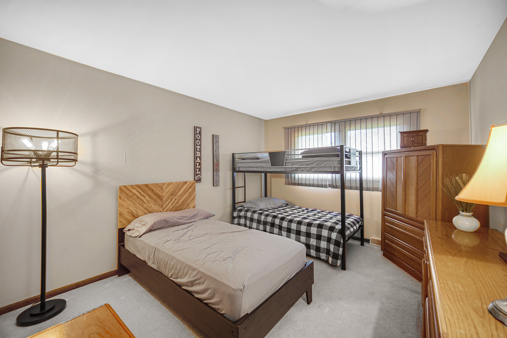 292 Juniper Drive, Wood Dale, IL 60191