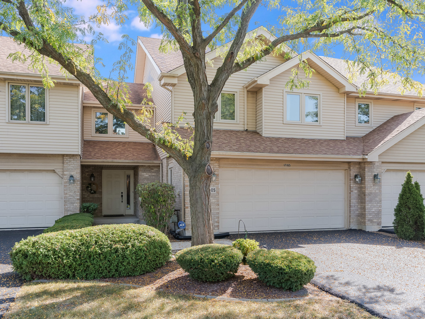 17105 Rochelle Lane, Tinley Park, IL 60487