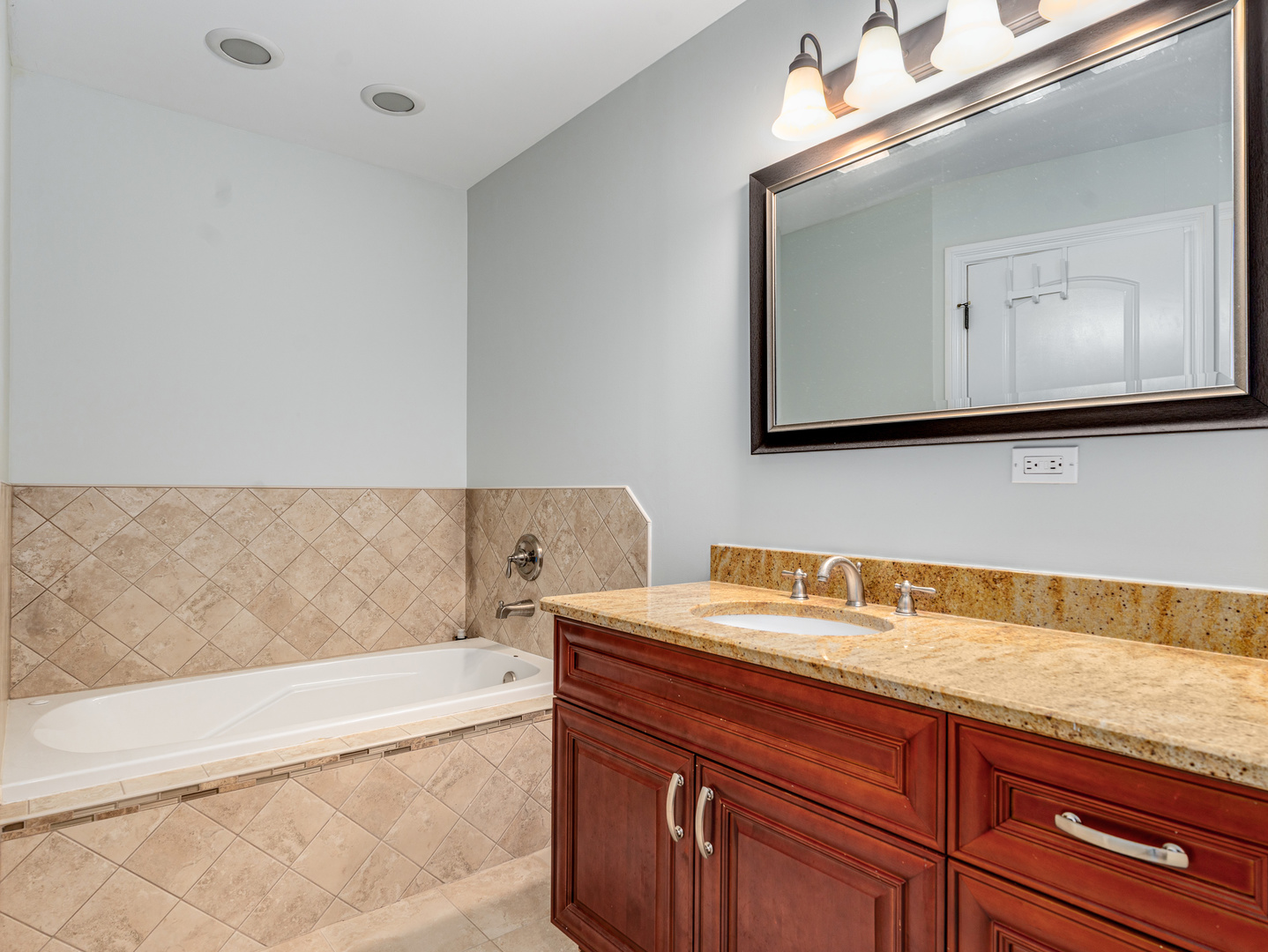 17105 Rochelle Lane, Tinley Park, IL 60487