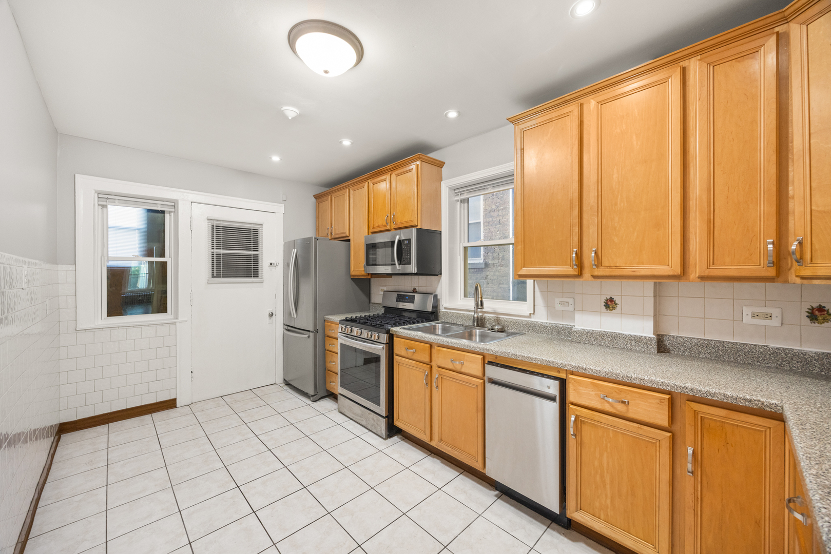 2443 W Gunnison Street #1, Chicago, IL 60625