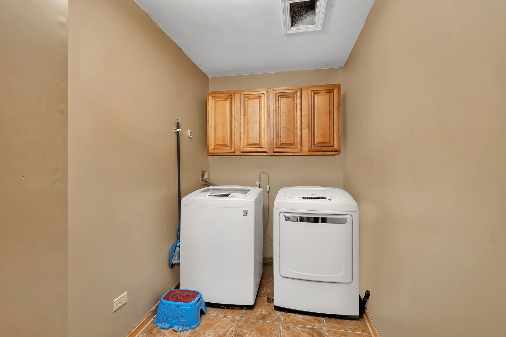 1206 Pleasant Knoll Drive, Joliet, IL 60435