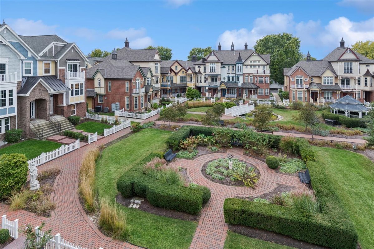 4199 Royal Mews Circle, Naperville, IL 60564