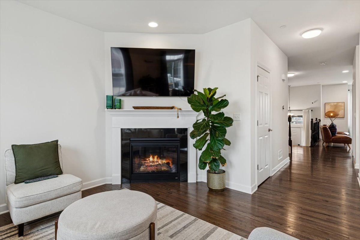 4199 Royal Mews Circle, Naperville, IL 60564