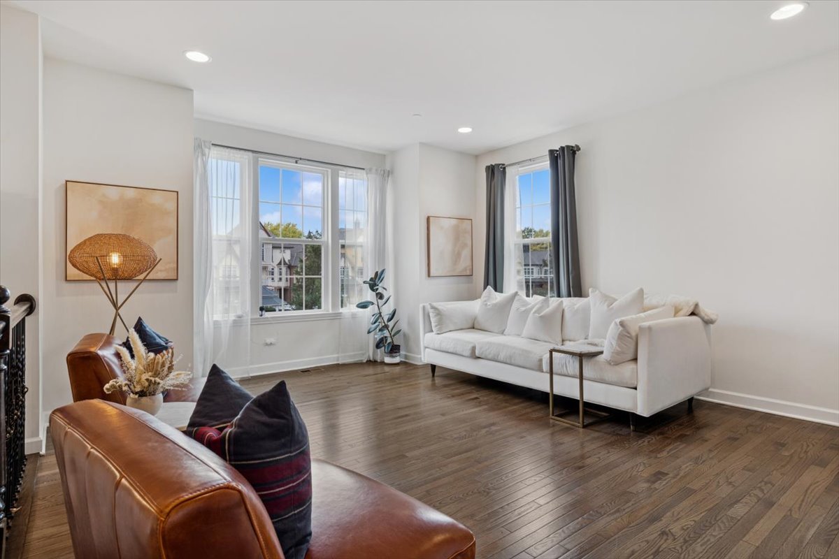 4199 Royal Mews Circle, Naperville, IL 60564