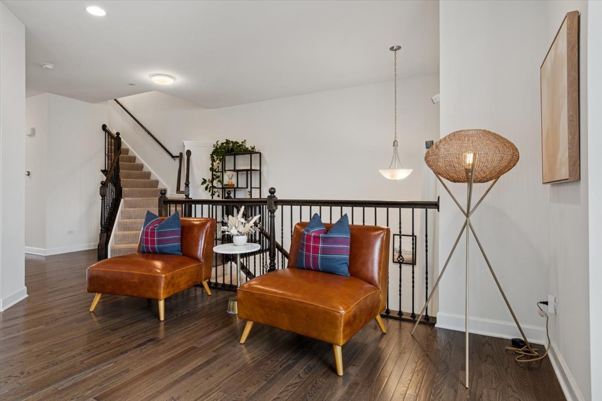 4199 Royal Mews Circle, Naperville, IL 60564