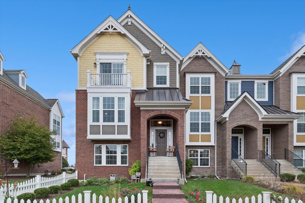 4199 Royal Mews Circle, Naperville, IL 60564