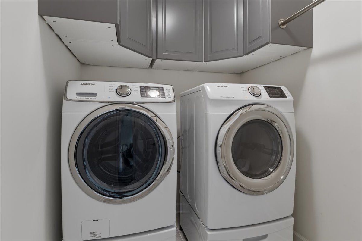 4199 Royal Mews Circle, Naperville, IL 60564