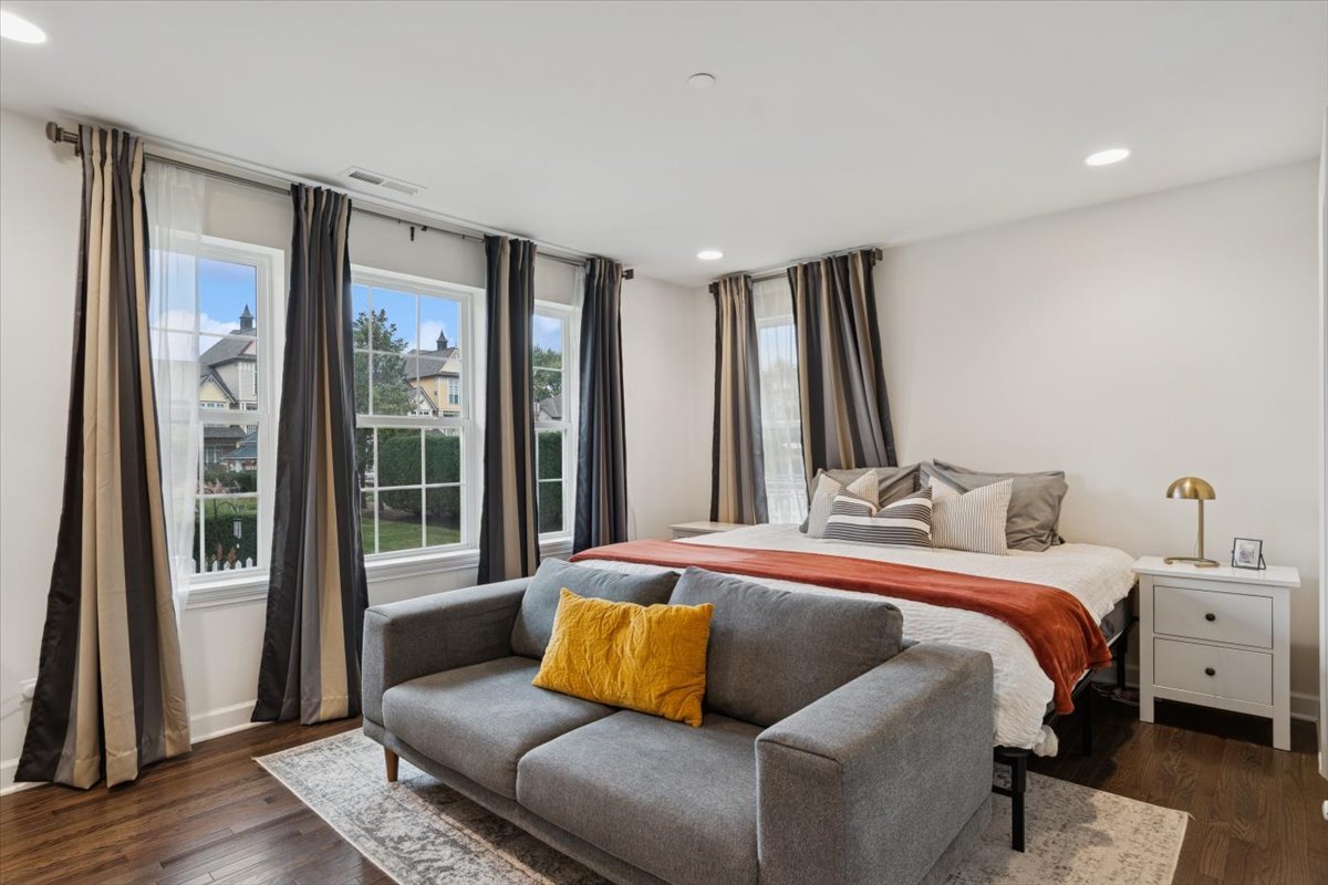 4199 Royal Mews Circle, Naperville, IL 60564