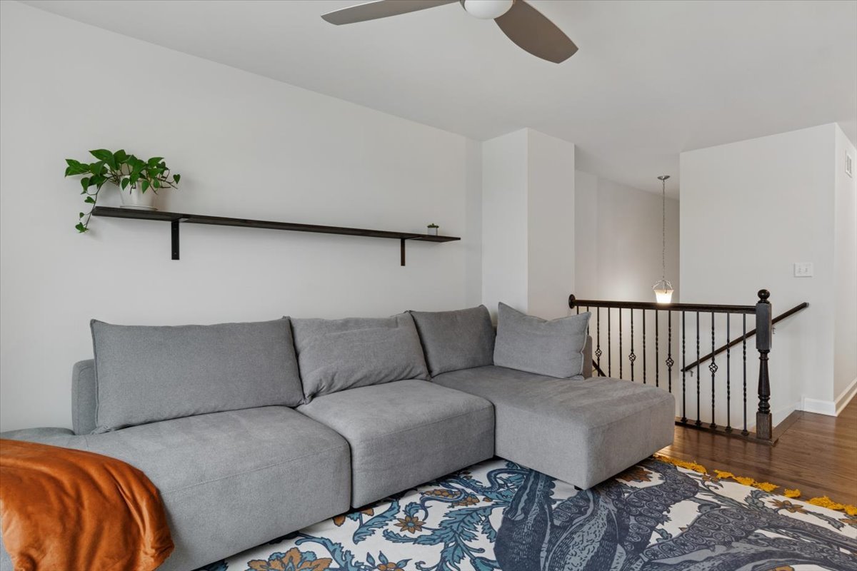 4199 Royal Mews Circle, Naperville, IL 60564