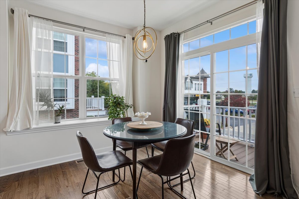 4199 Royal Mews Circle, Naperville, IL 60564