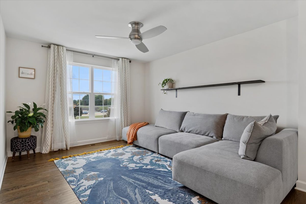 4199 Royal Mews Circle, Naperville, IL 60564