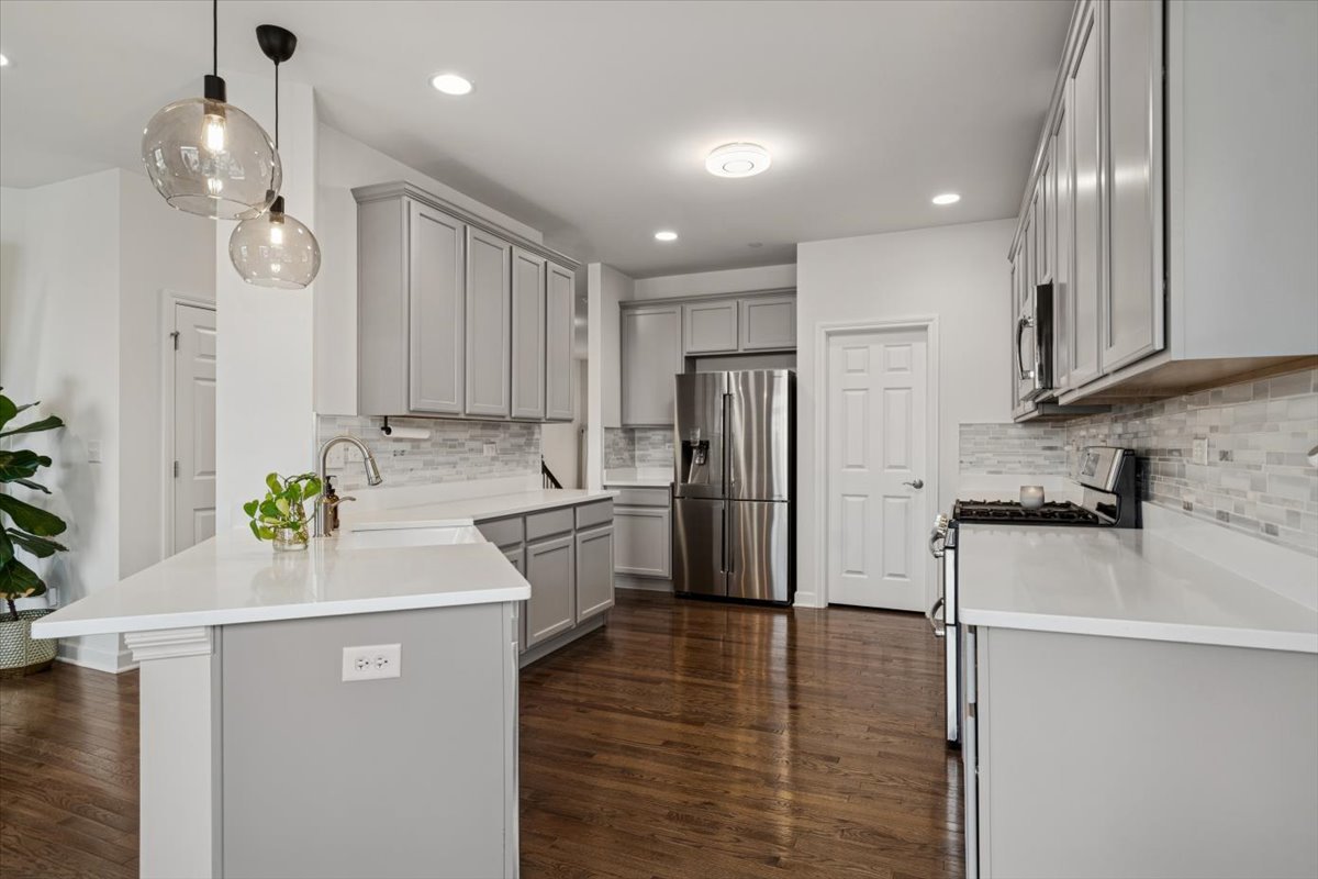 4199 Royal Mews Circle, Naperville, IL 60564