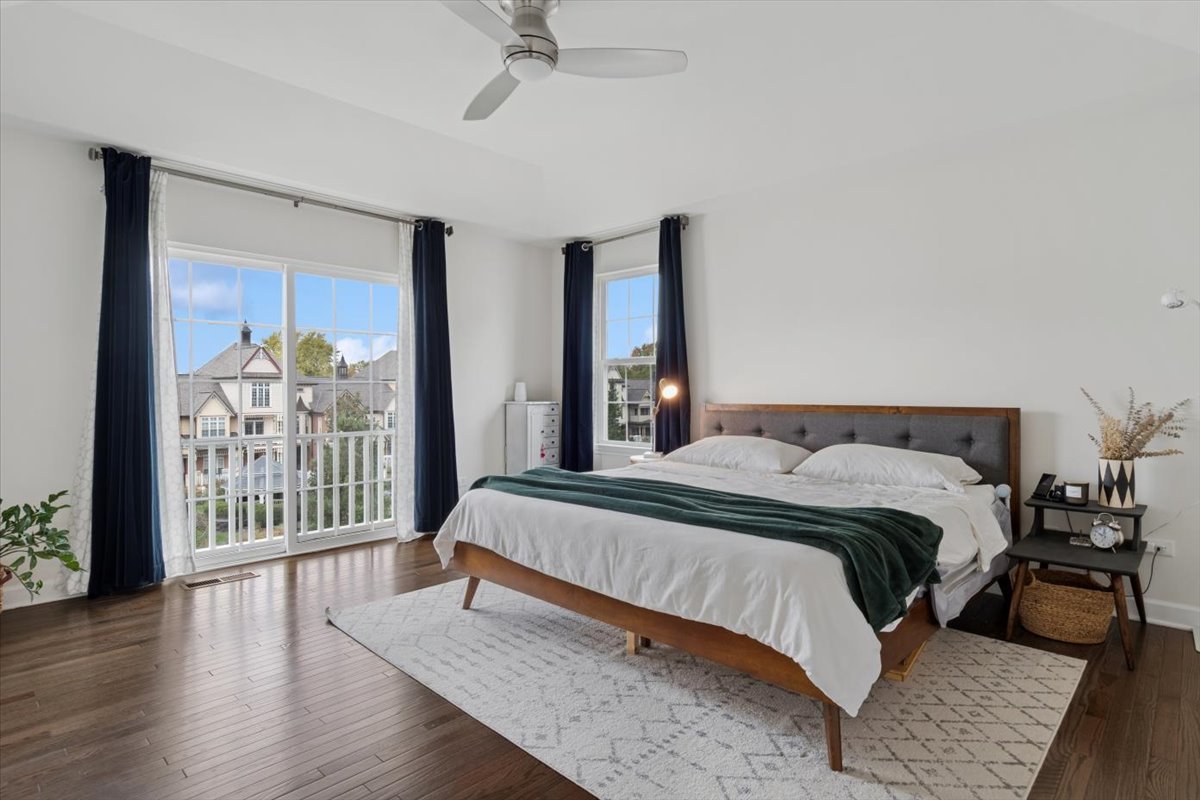 4199 Royal Mews Circle, Naperville, IL 60564